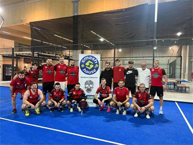 Gemeinsam abseits des Platzes: Der SC Unterfrauenhaid stärkt beim Padel-Tennis den Teamgeist für die Rückrunde.