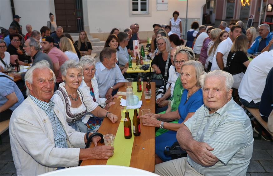 Grillparty vor der Haydnkirche