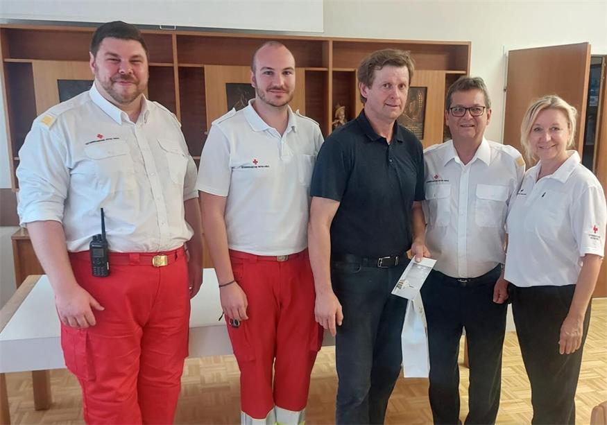 Gemeinsam mit seinen beiden Stellvertretern Julian Heissenberger und Petra Herz sowie den neuen Ortsstellenleiter Lukas Polster kam der neue Rot Kreuz-Bezirksstellenleiter Rudolf Haider zu einem Antrittsbesuch zu Bürgermeister Hannes Heisz, dem man gleichzeitig auch zum 60. Geburtstag alles Gute wünschte.