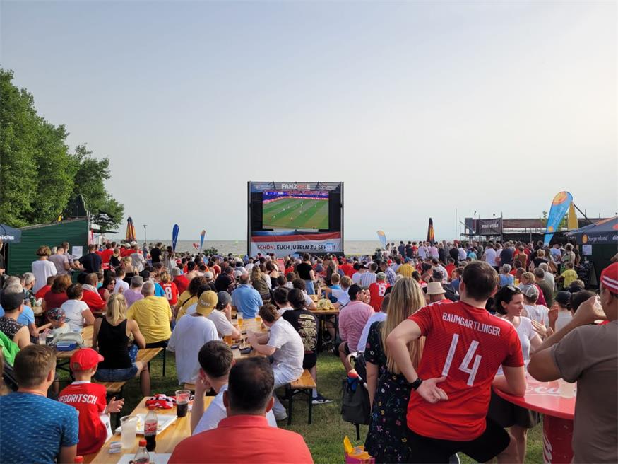 Gemeinsam schauen, macht mehr Spaß: Schon bei der EURO 2024 erwies sich das Neusiedler Strandbad als idealer Schauplatz für ein Public Viewing.