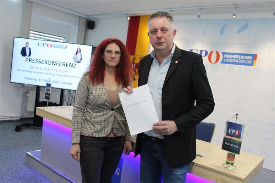 Gemeinsame Pressekonferenz mit Bundes- und Landessicht. Landtagsabgeordnete Michelle Whitfield, FPÖ-Chef und Nationalratsabgeordneter Alexander Petschnig.