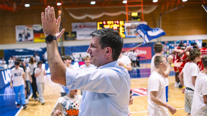 General Manager Roland Knor nach dem unfassbar spannenden Sieg der BBC Nord Dragonz gegen die Flyers Wels: mit den Nerven am Ende, den Freudentränen nahe und unendlich stolz auf den Erfolg seiner Drachen.