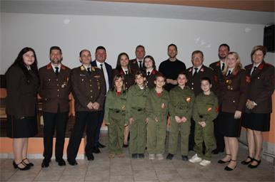 Genossen die Ballnacht im Gasthaus Leitner. Anika Schautz, Kommandantstellvertreter Rainer Leitner, Abschnittskommandant Reinhold Stifter, Lockenhaus' Bürgermeister Michael Kefeder, Karolina Flasch, Jugendbetreuer Michael Morth, Elena Schautz, Ivan S. Vukčević, Bürgermeister Franz Schiefer, Kommandant Manuel Winhofer, Bezirksverwalterin Christine Pfneiszl, Alexandra Morth sowie die Neuzugänge Lena Treidt, Livia Fruhmann, Lorina Bredl, Elisabeth Cordos und Felix Mondl.
