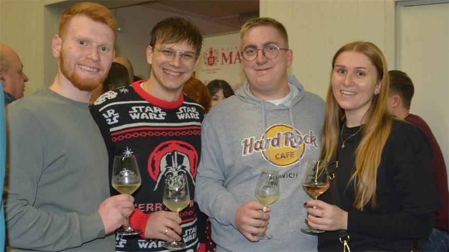 Vorweihnachten im Weingut Mad – „Mad's Christmas Day“