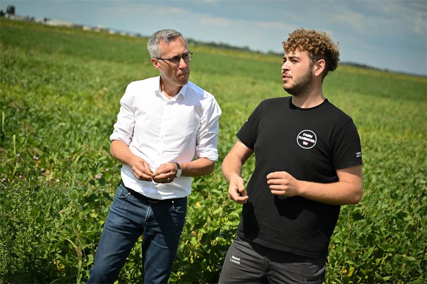 Georg Strasser, Präsident des Österreichischen Bauernbunds mit Farmfluencer Sebastian Bauer alias „Bauaranger“ im Gespräch.