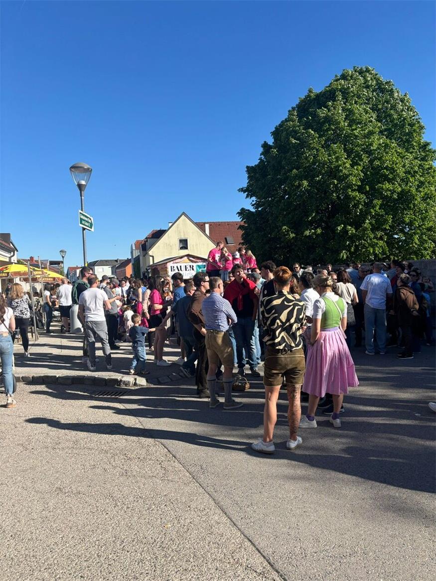 Georgi-Kirtag: Wo heuer die 2005er den traditionellen Baumumzug lebten
