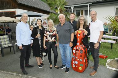Gerhard Krammer, Andrea Gruber, Theres Kalchbrenner, Adi Kalchbrenner, Sebastian Skupa, Anja Schröder und Werner Glösl in Goberling bei Familie Kalchbrenner. 