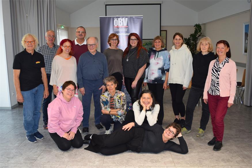 Gertraud Wendelin (Theaterverein Nickelsdorf), Tanja Szkutta (Wien), Anita Jugovits Csenar (Schachendorf), Jasmin Hutter und Martina Baumann (Wien), Marina Schützenhöfer (Dorftheater Wagrain), Emina Eppensteiner (Atheater Wien), Christian Bertha und Stefanie Gmeiner (Oberrabnitzer Theatergruppe ), Thomas Tröscher, Diana Geßele und Detlef Pietrowsk (Bühnenwerk Weppersdorf) sowie Marianne Kanz, Heinz Hauer und Cora Zölss (Theatergruppe Lutzmannsburg) mit Norman Taylor.