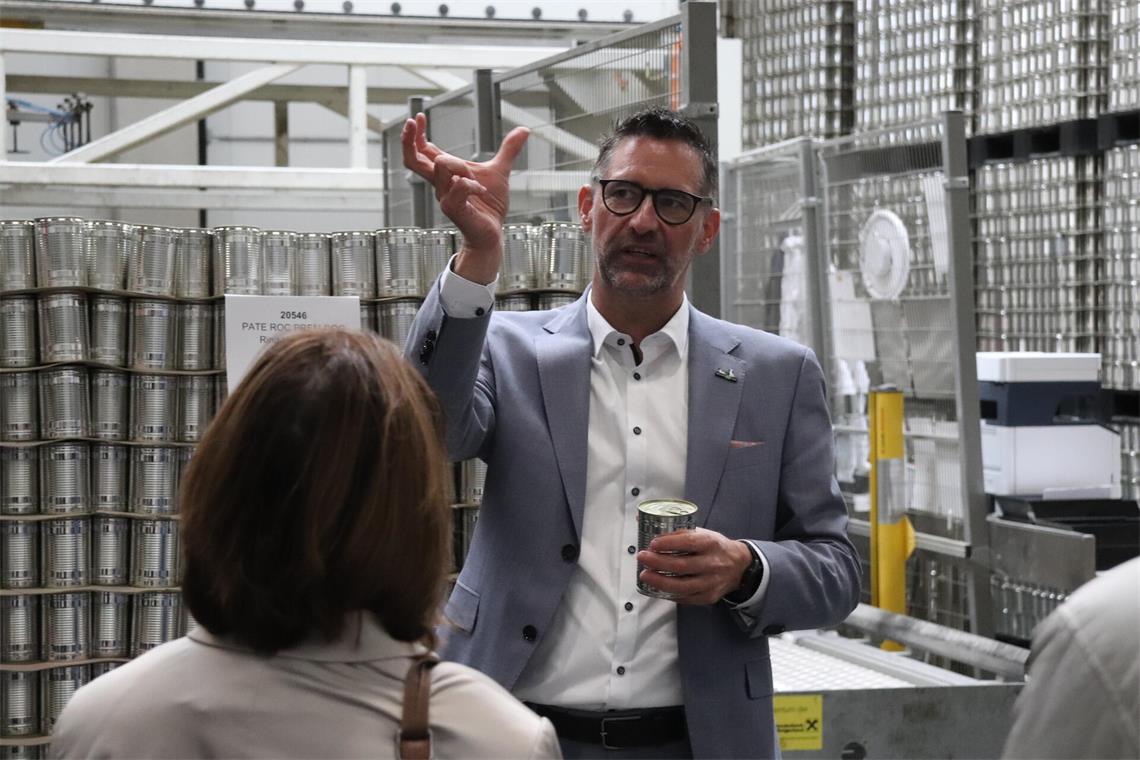 Geschäftsführer Bernd Berghofer gab spannende Einblicke in den Produktionsablauf...