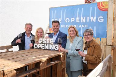Geschäftsführer Tourismusverband Nordburgenland Patrik Hierner, Vizebürgermeisterin Heidi Galumbo, Burgenland Tourismus Geschäftsführer Didi Tunkel, Landesrätin Daniela Winkler und 2. Vizebürgermeisterin Anna Sipötz.