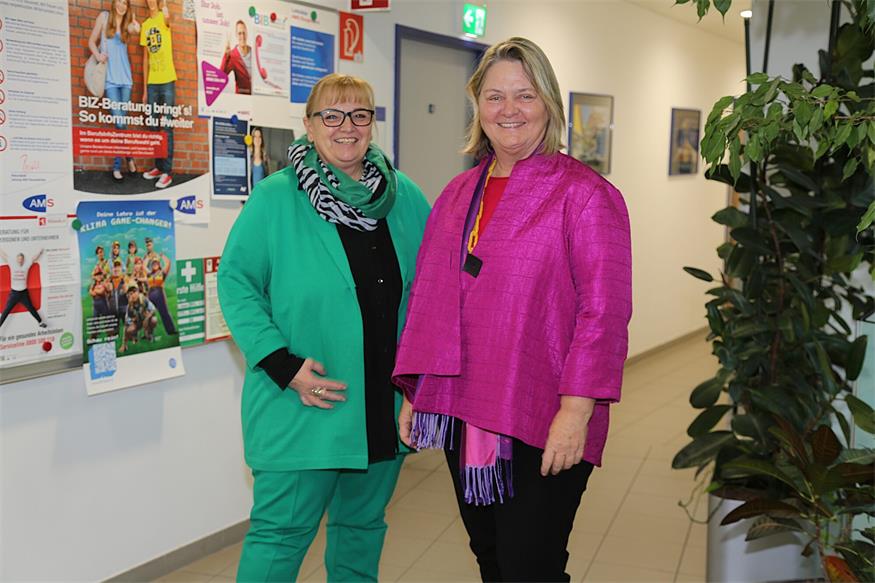 Geschäftssftellenleiterin Petra Beidl (AMS Neusiedl am See) mit Geschäftsführerin Helene Sengstbratl (AMS Burgenland)