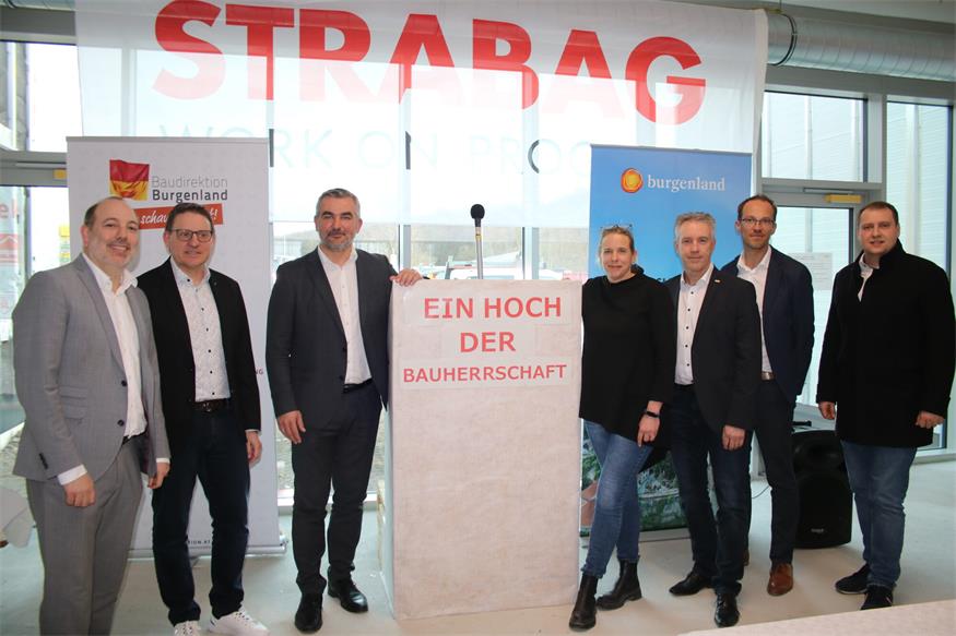 Gleichenfeier. Baudirektor Wolfgang Heckenast, Landesimmobilien Burgenland-Geschäftsführer Gerald Goger, Infrastrukturlandesrat Heinrich Dorner, Sonja Janak-Gerdenitsch, Strabag-Bereichsleiter Robert Kallinger, Markus Hartberger und Vizebürgermeister Daniel Sommer.