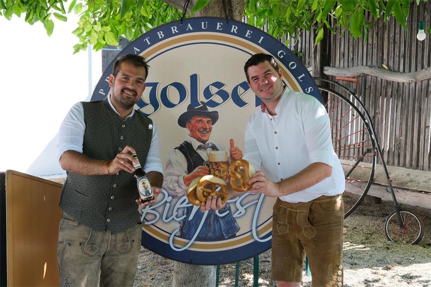 Golser Bürgermeister Kilian Brandstätter und Golser Bier Geschäftsführer Markus Sautner kredenzen heuer eine Neuauflage des beliebten "Bürgermeisterbiers".