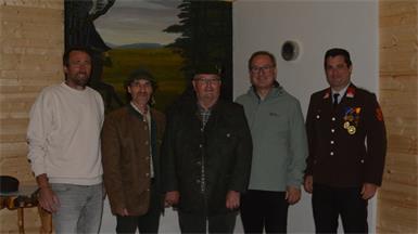 Gratulation. Jagdleiter Herbert Nebenmayer (Mitte) freute sich über den Besuch von Vizebürgermeister Manuel Artner, Bezirksjagdleiter Ewald Frank, Bürgermeister Roman Zehetbauer und Feuerwehrkommandant Lukas Thurner (v.l.).