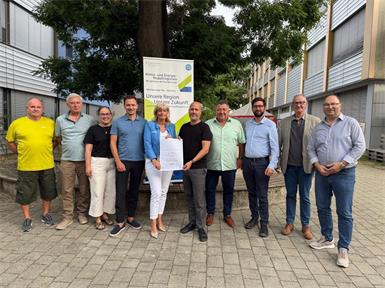 Große Freude über Auszeichnung: KEM-Manager Robert Schitzhofer (2.v.r) mit den Gemeindevertreterinnen - und vertretern der Klima- und Energiemodellregien Neusiedler See-Seewinkel