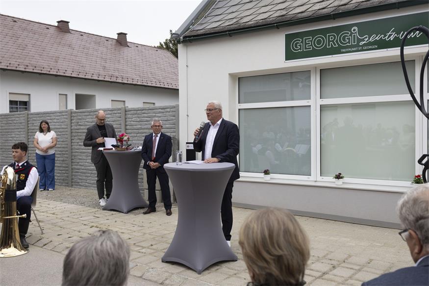 Georgizentrum eröffnet: Ehrung für Adelheid Hahnekamp