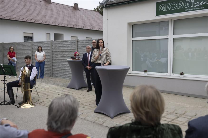 Georgizentrum eröffnet: Ehrung für Adelheid Hahnekamp