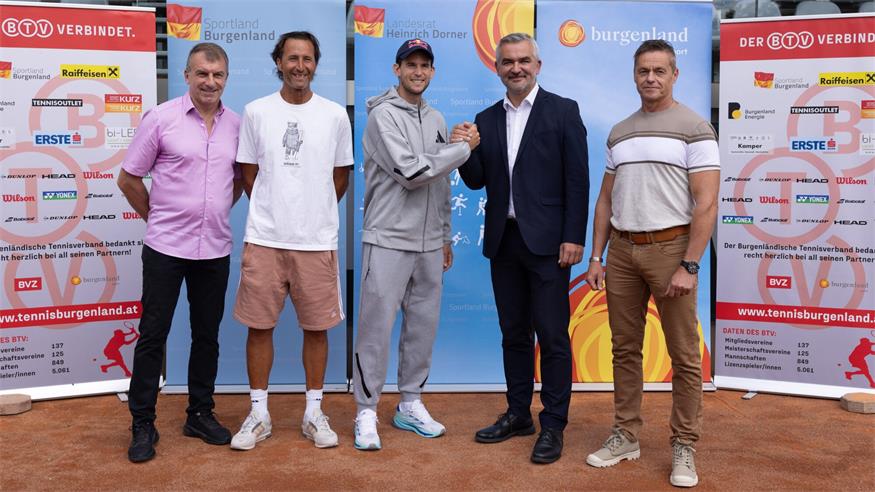 Günter Kurz, Präsident des Burgenländischen Tennisverbandes, Wolfgang Thiem, Dominic Thiem, Sportlandesrat Heinrich Dorner und Toni Beretzki, Geschäftsführer Sport Burgenland GmbH (v.l.), freuen sich bereits auf den offiziellen Startschuss der Thiem Academy Burgenland.