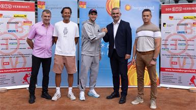 Günter Kurz, Präsident des Burgenländischen Tennisverbandes, Wolfgang Thiem, Dominic Thiem, Sportlandesrat Heinrich Dorner und Toni Beretzki, Geschäftsführer Sport Burgenland GmbH (v.l.), freuen sich bereits auf den offiziellen Startschuss der Thiem Academy Burgenland.