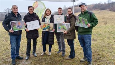 Günter Schmidt (Bürgermeister Rohrbach), Gerald Hüller (Bürgermeister Marz), Landeshauptmann-Stellvertreterin Anja Haider-Wallner, Kurt Fischer (Bürgermeister Baumgarten und Naturpark-Obmann Kurt Fischer), Marlene Hrabanek-Bunyai (Geschäftsführerin Naturpark Rosalia-Kogelberg) und Julian Dorfmeister (Landwirtschaftsbetrieb-Koordinator des Naturparks) erläuterten die Renaturierungsmaßnahmen.