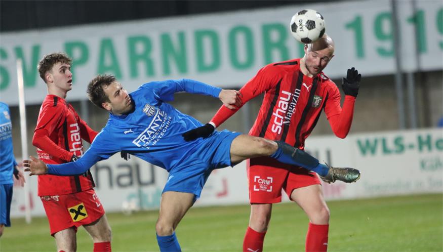 Gut gekämpft! Das haben die Bad Sauerbrunner in Parndorf (r. Lukas Rath, l. Florian Krutzler) und sicherten sich bei der Nullnummer einen Punkt.