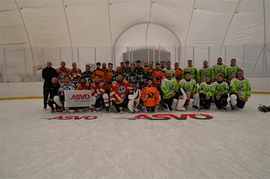 Gute Entwicklung sichtbar: Es gelang, neue Vereine in das Spielsystem zu integrieren. Den ASVÖ-Burgenland Cup in der Eishalle Köszeg (Ungarn) sicherte sich das Team aus Stegersbach (l.).