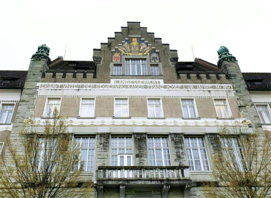 HTL-Schüler lieh Kriminellen sein Handy und Konto