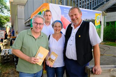 Halbturner Bürgermeister Markus Ulram, Biobauer Andreas Michlits aus Wallern, Landesbäuerin Christine Riepl und der Bio Austria Burgenland Obmann Franz Traudtner