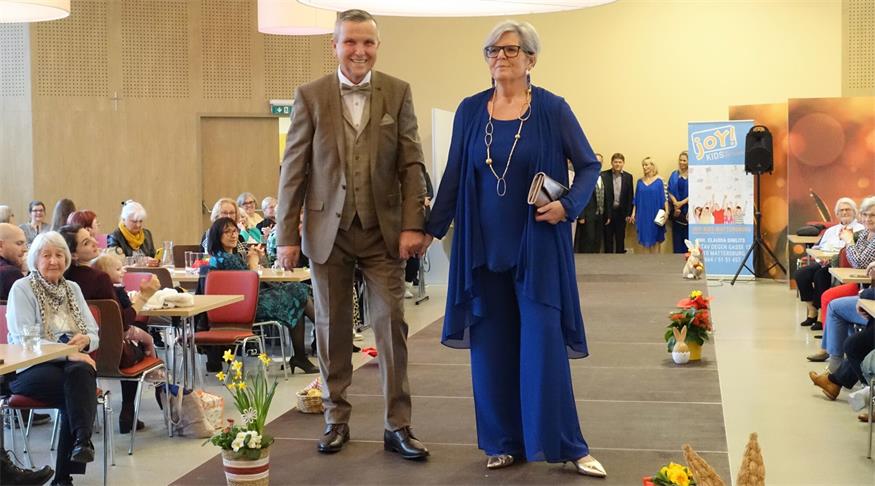 Klingenbachs Bürgermeister Richard Frank rockte den Laufsteg