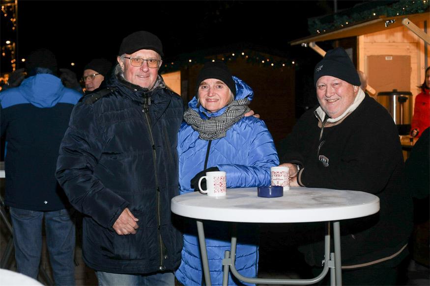 Hans und Maria Hackstock mit Walter Meidlinger bei der Eröffnung des Golser Adventzaubers.