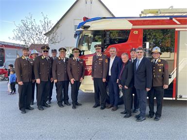 Harald Heint, Markus Narkowitz, Sven Karner, Felix Nechansky, Martin Mittnecker, Robert Mayer, Landesfeuerwehrkommandant Franz Kropf, Landesrat Heinrich Dorner, Bürgermeister Michael Lampl, Florian Nechansky, Christian Popovits und Franz Nechansky
