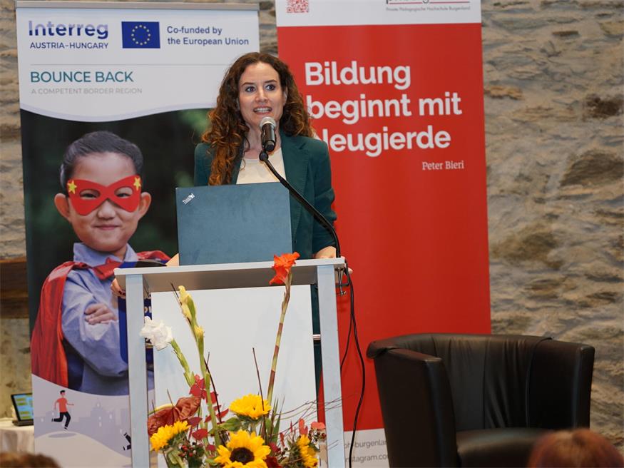 „7 Tage für Frieden“ Hauptreferentin Judith Kohlenberger unterstrich die Bedeutung gesellschaftlicher Teilhabe und Zugehörigkeit für stabile Demokratien.