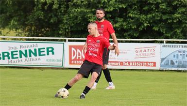 Heißer Start! Tomo Kotnik (v.) erlebte mit Buchschachen in Redlschlag ein Wellenbad der Gefühle.