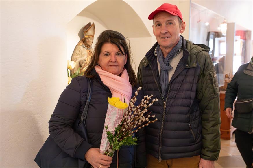 Ostern ist Marktzeit im Ruster Zechkeller Helene und Rudolf Pojar blieben mit ihren Palmkätzchen ganz traditionell.