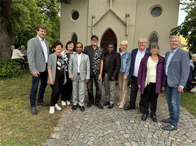 Helfer und Gäste bei der Maiandacht. Bürgermeister Johann Heisz, Franziska Renner, Paula Pichler, Pater Deiva, Ladislaus Horvath, ein Gastpater aus Brasilien, Roswitha Steinzer, Seniorenbund-Obmann Herbert Ohr, Ingeborg Schoberwalter und Rudolf Geißler.