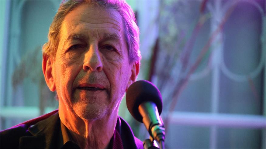 Herbert Langsner begeistert als Sänger und Bandleader mit seiner unverwechselbaren Stimme und seiner tiefen Verbundenheit zur Musik und Poesie Leonard Cohens.