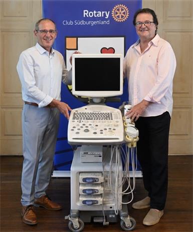 Herbert Riegler und Walter Toniolli mit dem Ultraschallgerät