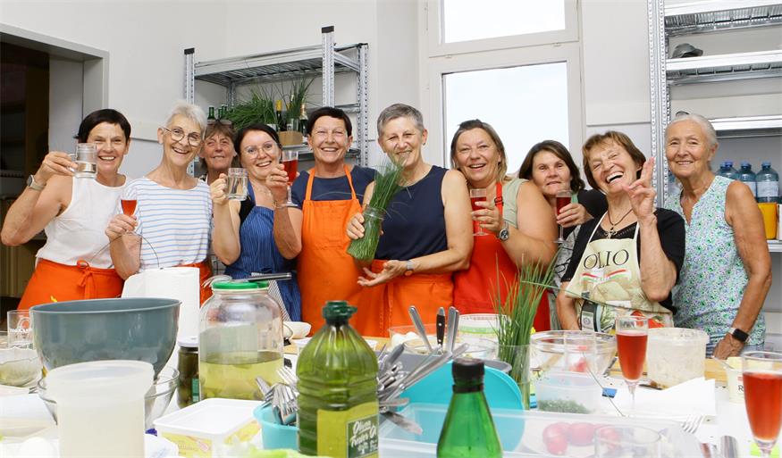 Hermine Ritzinger, Ingrid Artner, Caroline Breinsberger, Margot Balogh, Maria Martin, Lisi Wukitsch, Anita Karlovits, Sabine Levonyak, Anni Vurglits und Heidi Götz. 