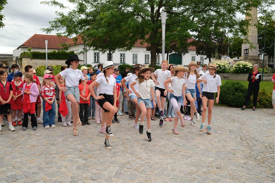 St. Margarethen: Schulschlussfeier am Hauptplatz