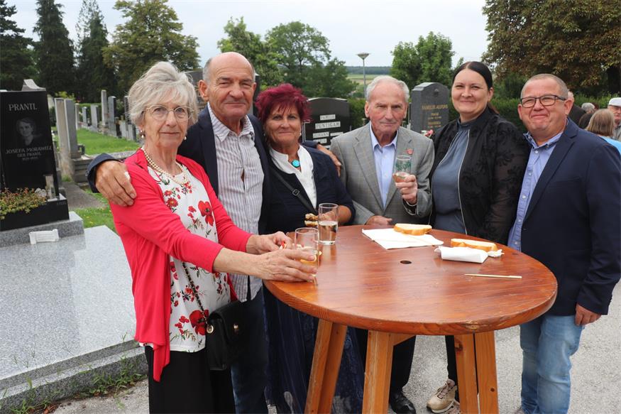 Friedhofkreuz in Krensdorf wurde restauriert