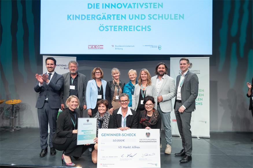 Höhepunkt war die feierliche Verleihung des ISB Stiftungspreises Bildungsinnovation durch Jakob Calice, Harald Mahrer und Bildungsminister Christoph Wiederkehr. Ausgezeichnet wurden besonders innovative Bildungseinrichtungen aus dem Elementarbereich, Allgemein- und Berufsbildung.