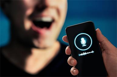 „I tritt di ins Zimmer!“, drohte der Angeklagte, wie auf einer Audioaufnahme zu hören ist.