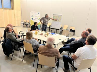 Ideen. Stefan Haider leitete den Arbeitskreis mit Bürgern aus Pöttsching. Sie besprachen Ideen, wie der Alltagsradverkehr im Ort noch verbessert werden kann.