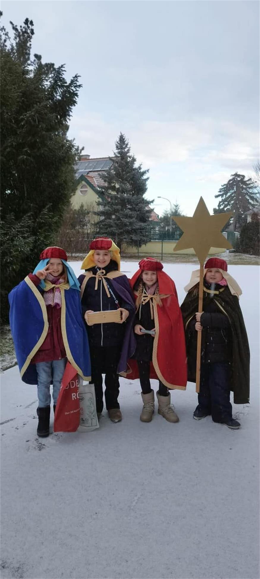 Neudörfler Sternsinger unterstützen Dreikönigsaktion