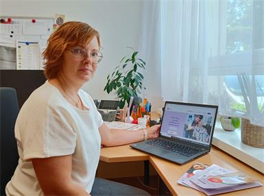 Im Burgenland wird die Beratung via Clara-App seit Anfang des Jahres durch eine Kooperation mit den Sozialen Diensten Burgenland angeboten. Sandra Fartek, diplomierte Gesundheits- und Krankenpflegerin und Pflege- und Sozialberaterin für den Bezirk Jennersdorf, ist eine der Beraterinnen, die im Burgenland im Rahmen von "Alles Clar" ihr Wissen und ihre Erfahrung an Ratsuchende weitergibt.