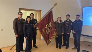 Im Rahmen der Jahreshauptdienstbesprechung wurden zwei neue Feuerwehrmitglieder angelobt.