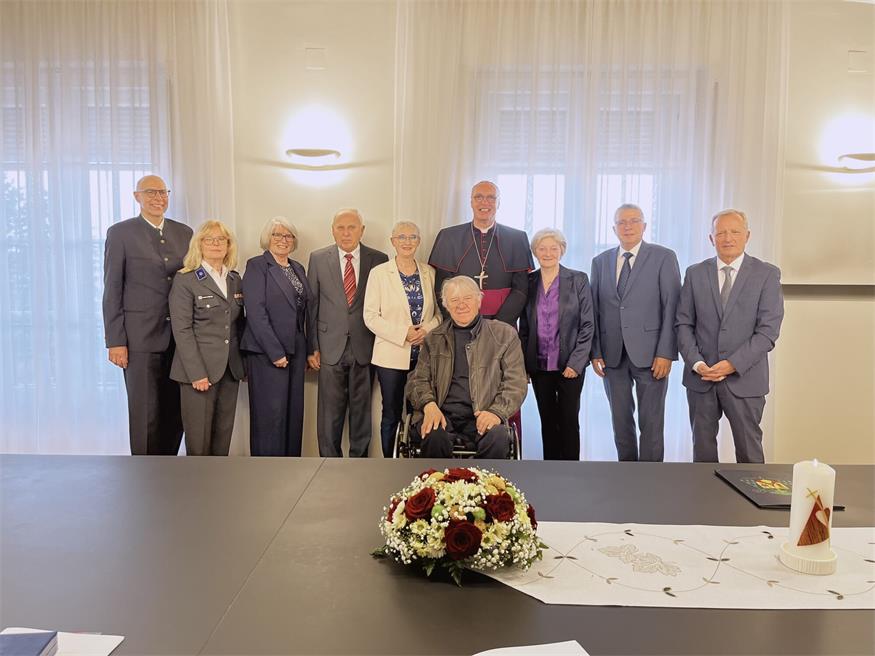 Im Rahmen der traditionellen Feier rund um den Festtag des heiligen Martin, des Diözesan- und Landespatrons des Burgenlandes, zeichnete Diözesanbischof Ägidius J. Zsifkovics am 9. November 2025 im Bischofshof Eisenstadt verdiente Persönlichkeiten für ihr langjähriges Engagement im kirchlichen, sozialen und gesellschaftlichen Bereich aus.