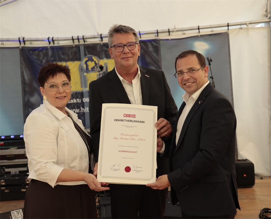 Im Rahmen eines zweitägigen Familien- und Firmenfestes wurde Roman Eder von der Wirtschaftskammer der Berufstitel Kommerzialrat verliehen.