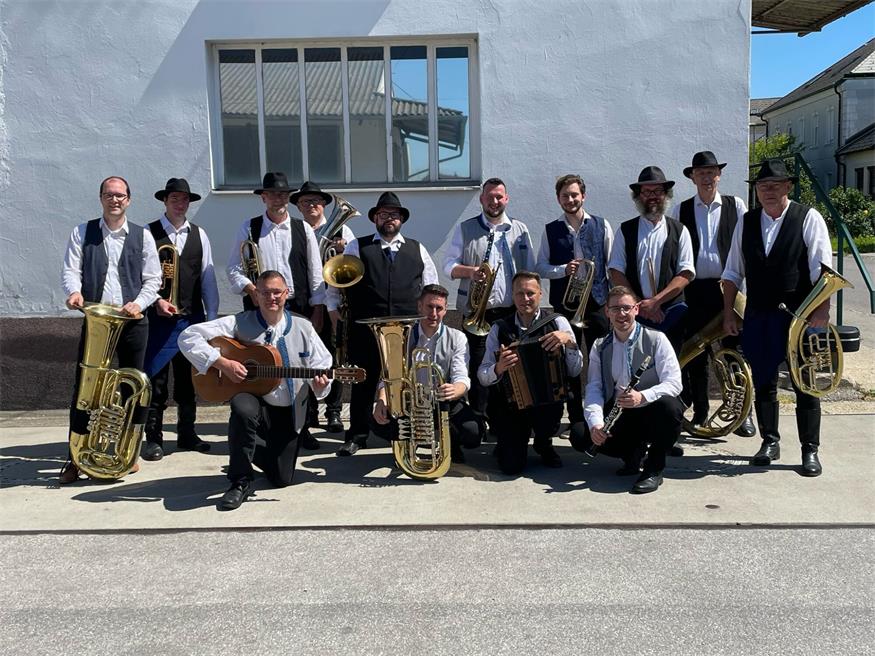 Im Schätzspiel stellte sich die Frage: wieviel wiegen alle Musiker mitsamt ihren Noten und Instrumenten, die am Sonntag in Jacky's Mühle aufspielten? 