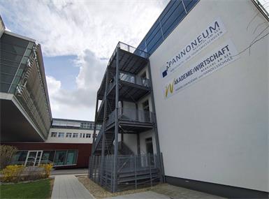 Im Schulgebäude von Pannoneum und Akademie der Wirtschaft (HAK/HAS) wurden "sicherheitsrelevante Hinweise“ gefunden.